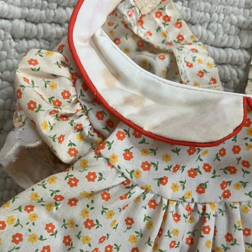 Vintage Cabbage Patch Doll with original dress signed 1985 bib some stains - Picture 14 of 15